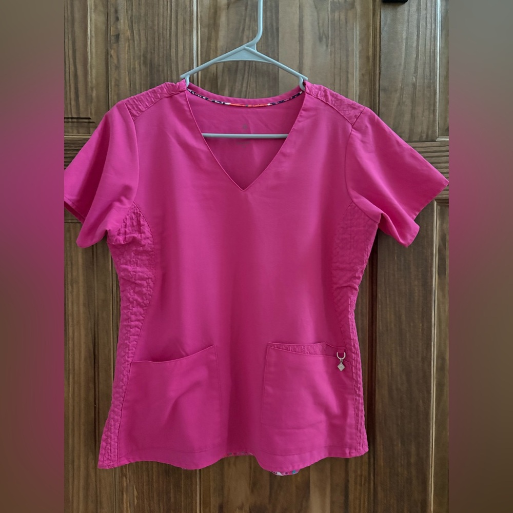 Vera Bradley Bright Pink Short Sleeve Scrub Top